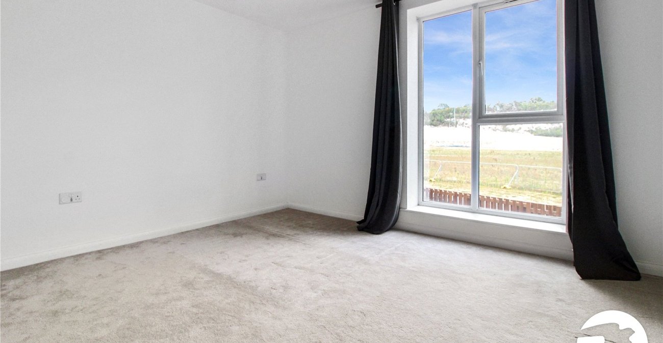 2 bedroom property to rent in Western Cross | Robinson Michael & Jackson