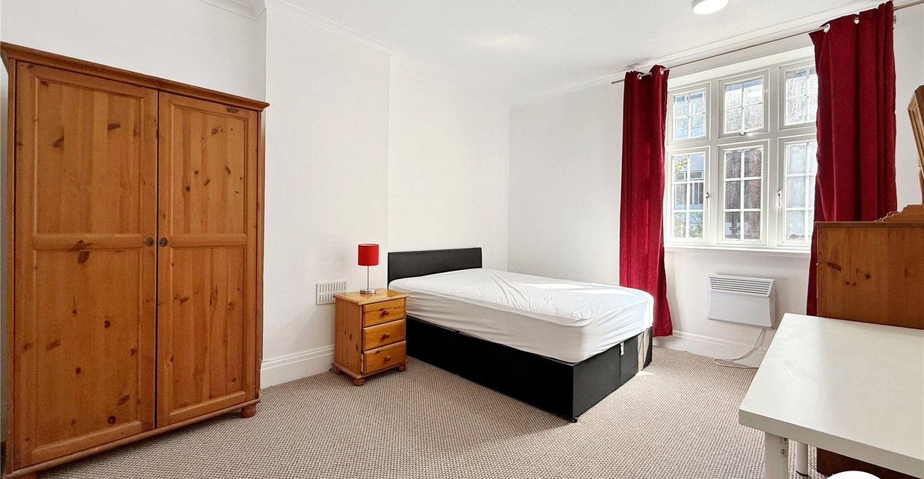 3 bedroom property to rent in London | Robinson Jackson