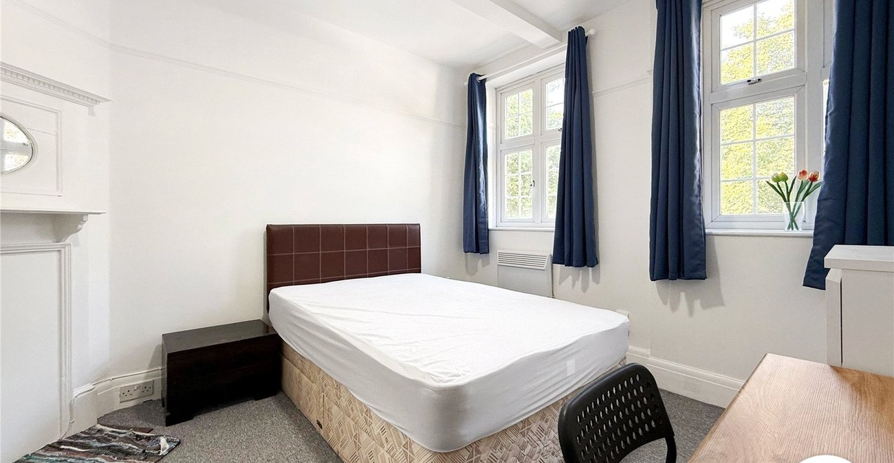 3 bedroom property to rent in London | Robinson Jackson