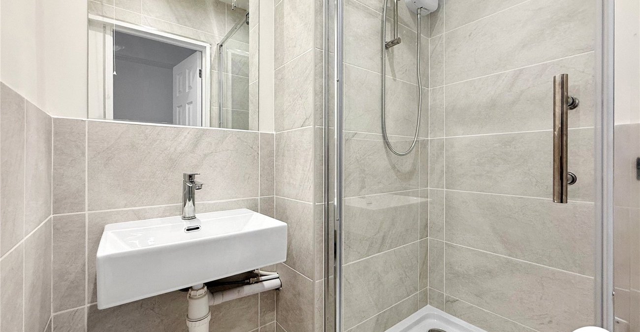 3 bedroom property to rent in London | Robinson Jackson