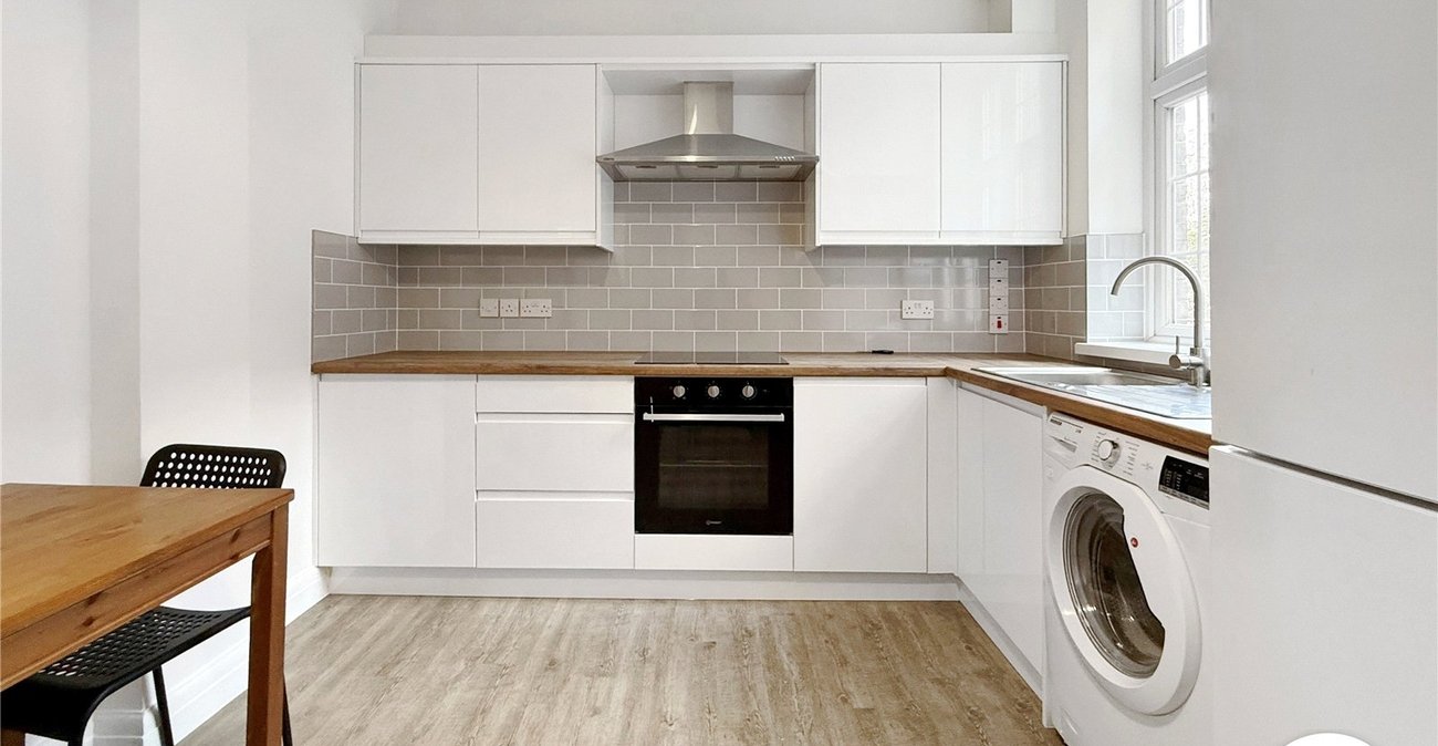 3 bedroom property to rent in London | Robinson Jackson