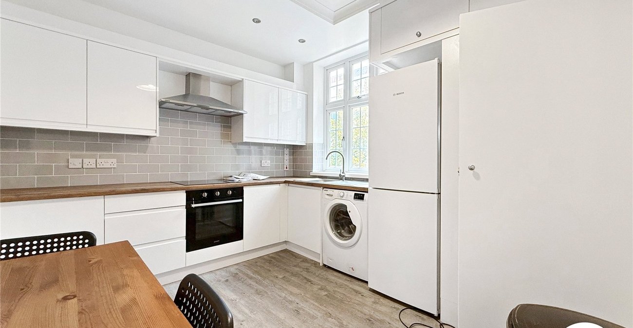 3 bedroom property to rent in London | Robinson Jackson