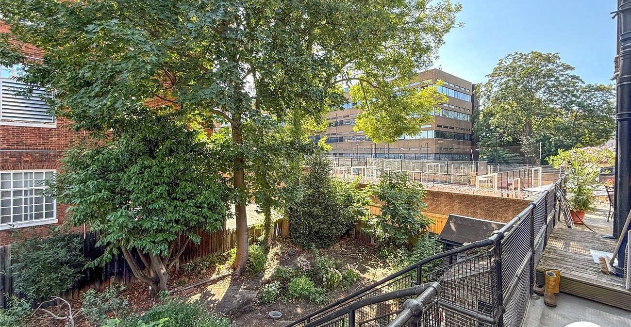 3 bedroom property to rent in London | Robinson Jackson