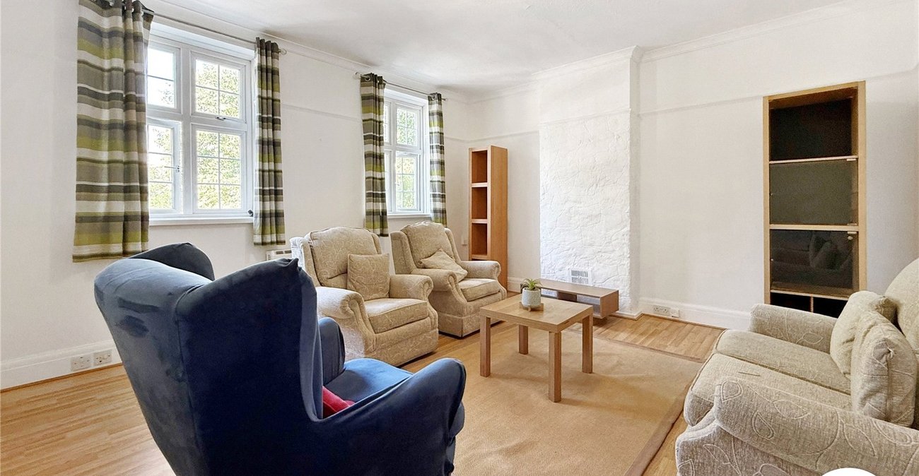 3 bedroom property to rent in London | Robinson Jackson