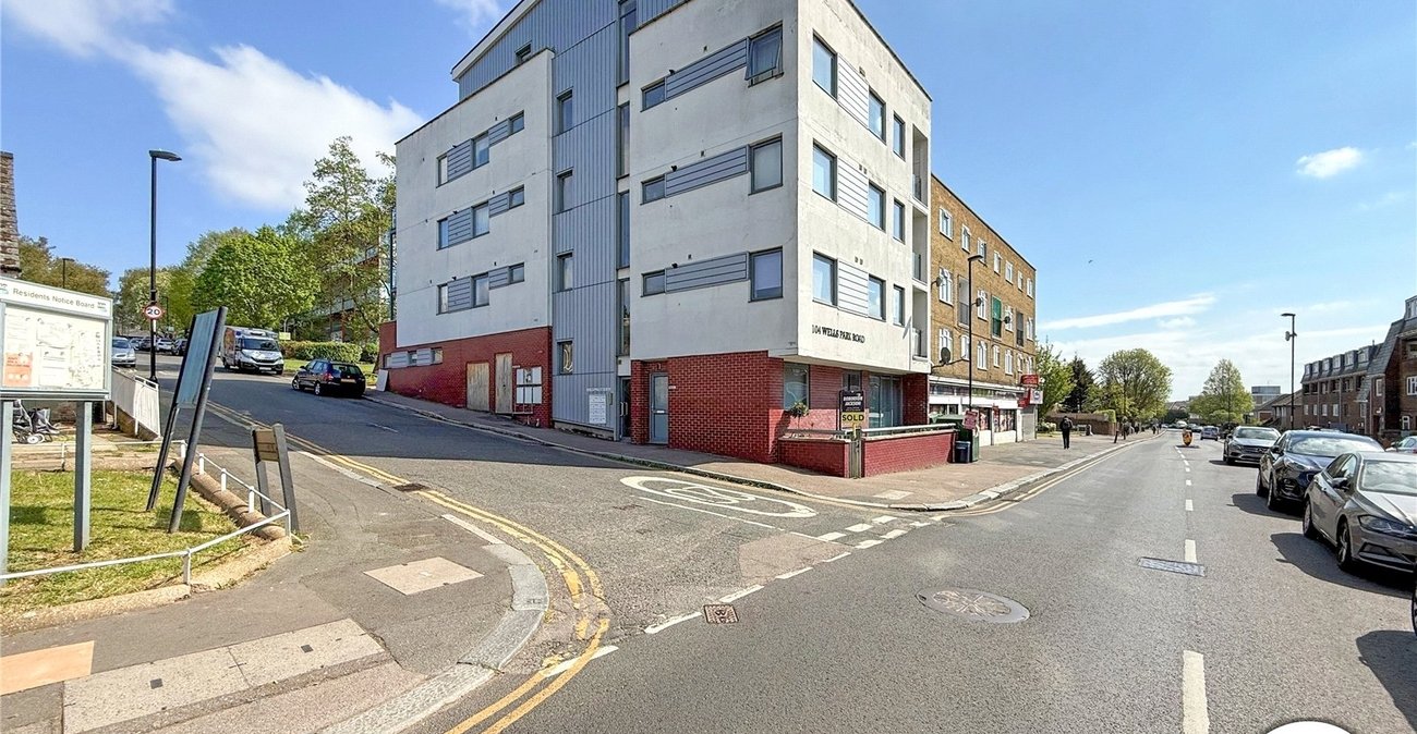 2 bedroom property to rent in Sydenham | Robinson Jackson