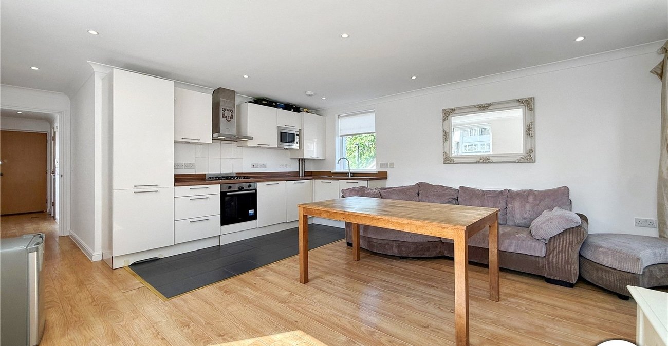 2 bedroom property to rent in Sydenham | Robinson Jackson