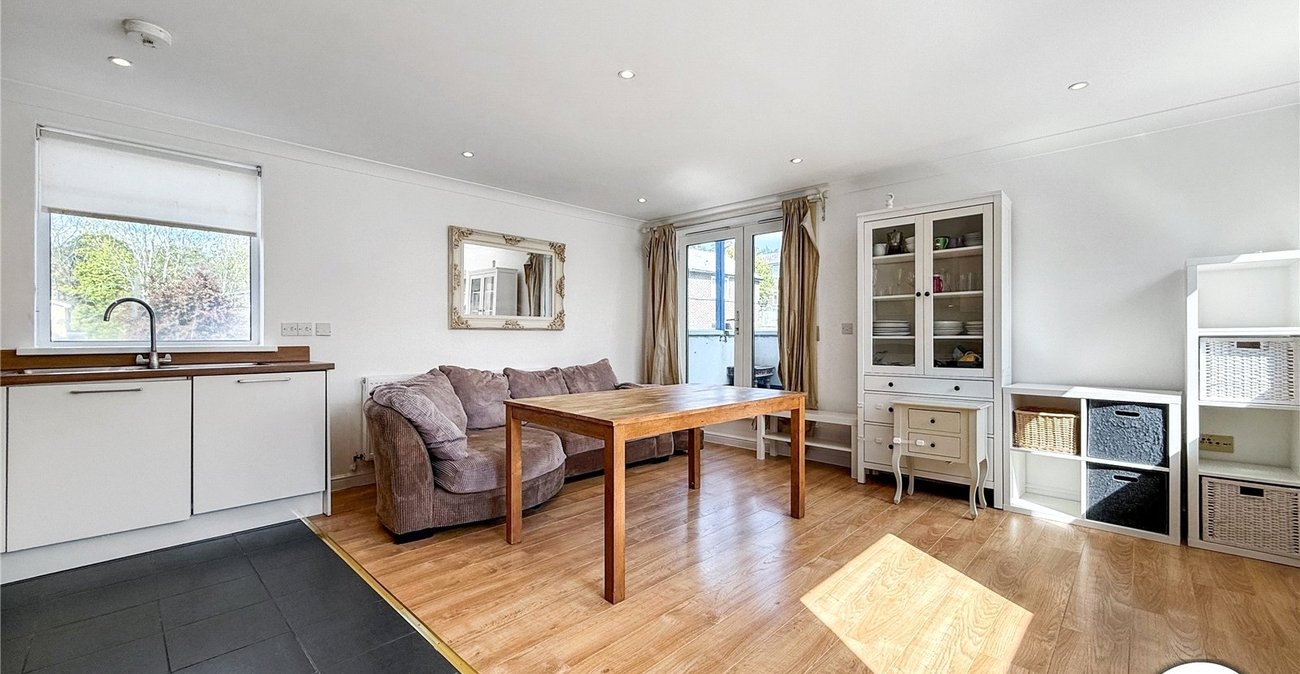 2 bedroom property to rent in Sydenham | Robinson Jackson