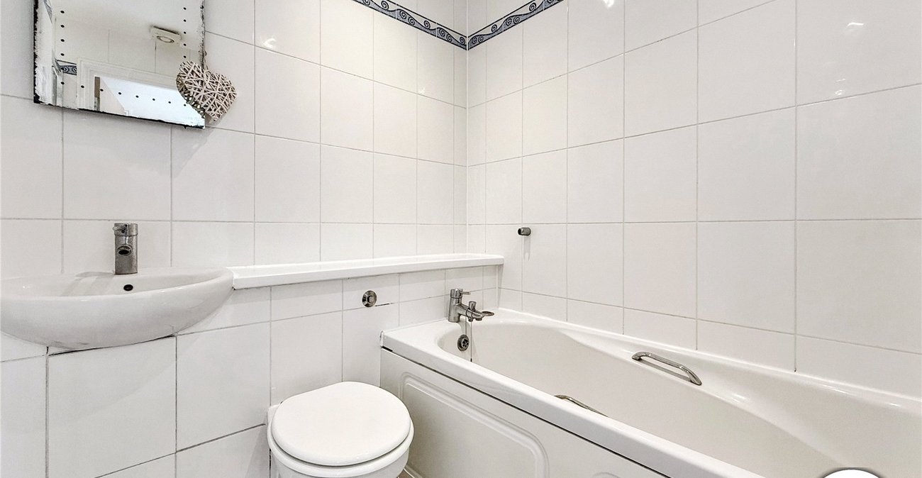 2 bedroom property to rent in Sydenham | Robinson Jackson