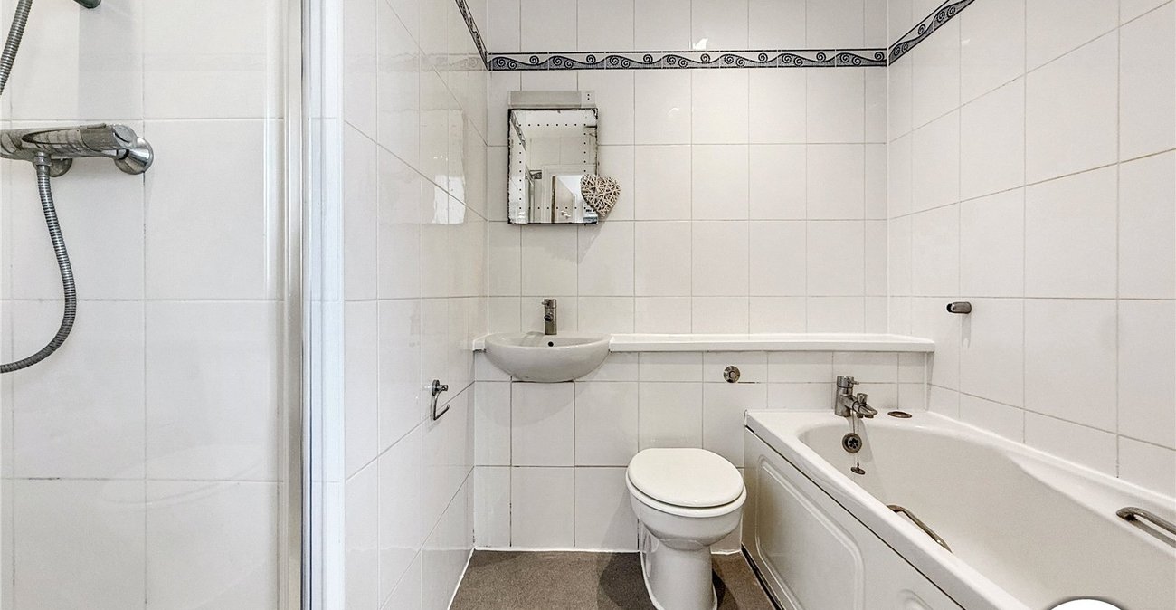 2 bedroom property to rent in Sydenham | Robinson Jackson