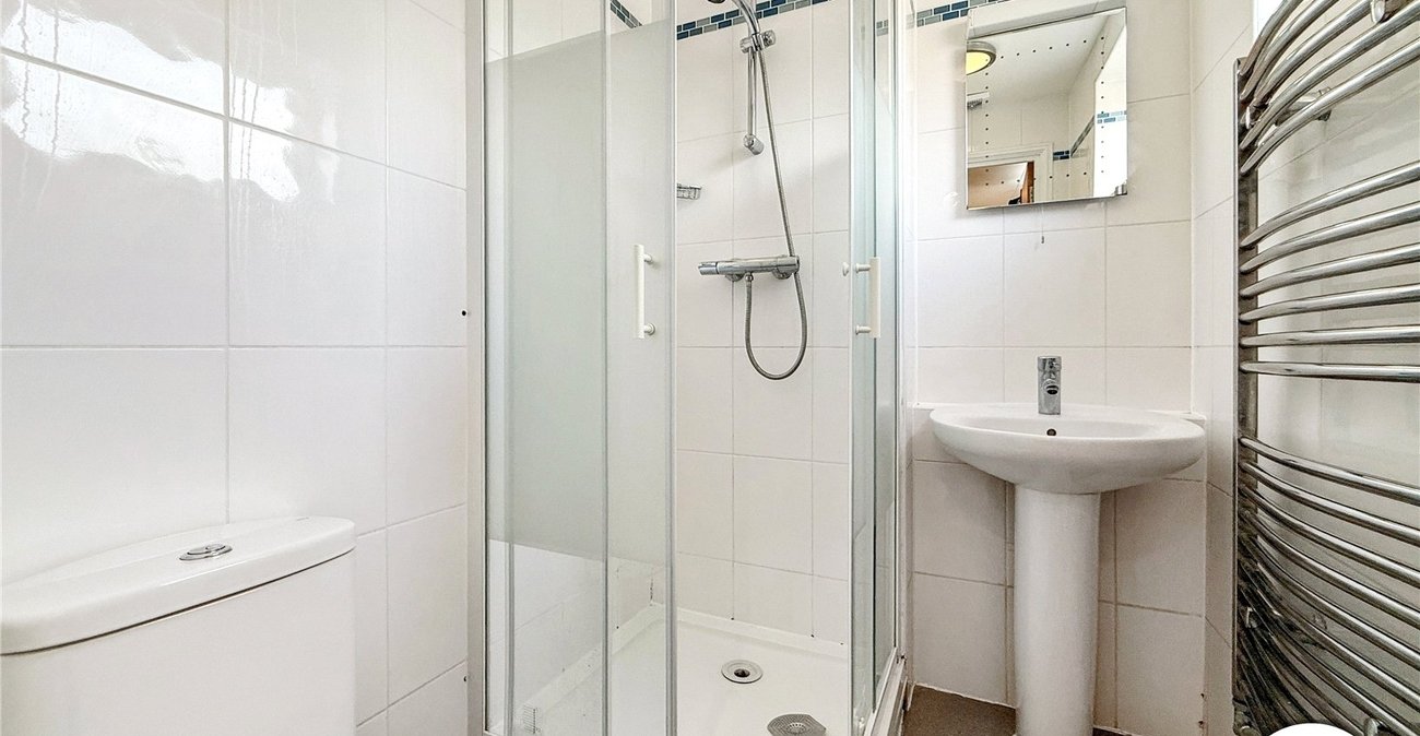 2 bedroom property to rent in Sydenham | Robinson Jackson