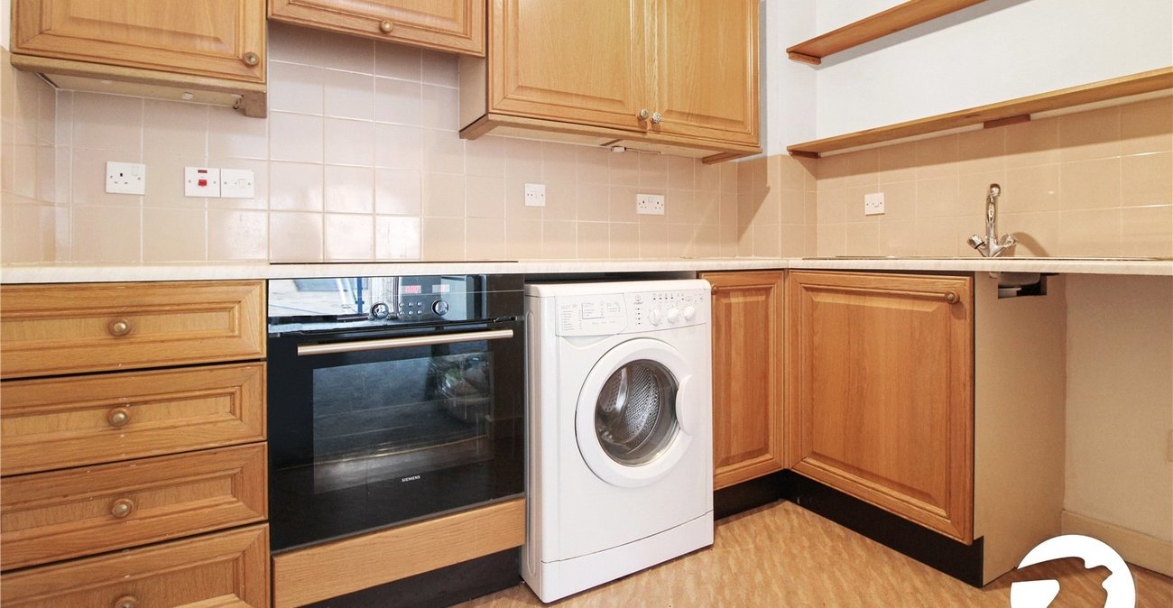 2 bedroom property to rent in Gravesend | Robinson Michael & Jackson