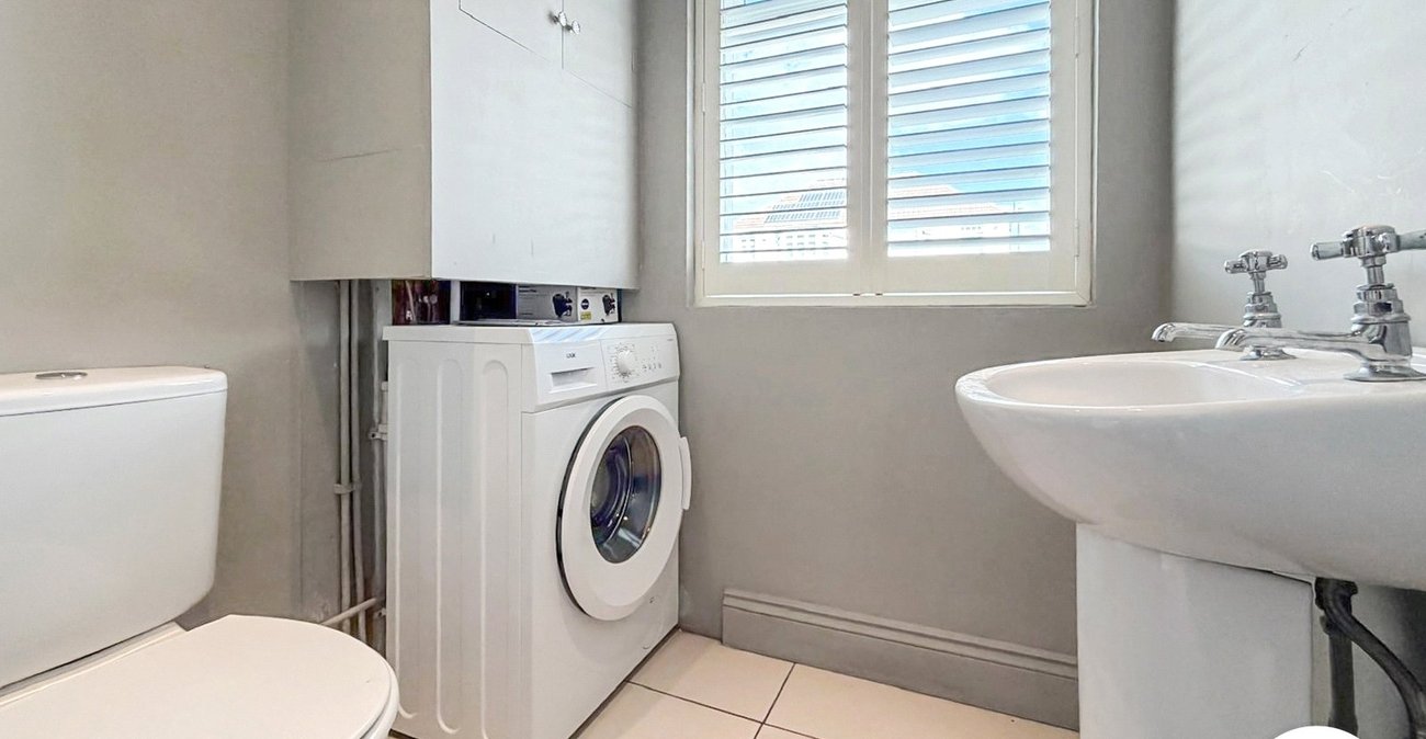 4 bedroom house to rent in Welling | 