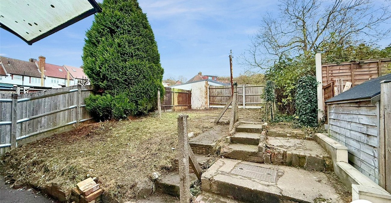 2 bedroom property to rent in London | Robinson Jackson