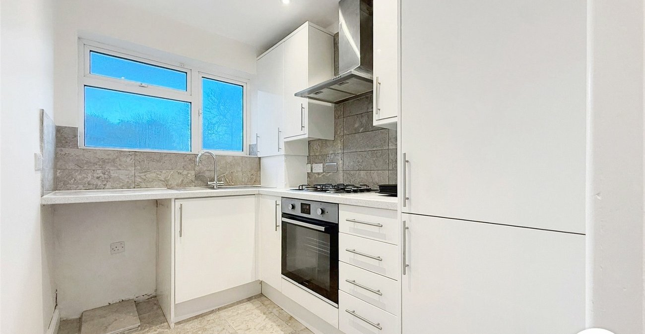 2 bedroom property to rent in London | Robinson Jackson