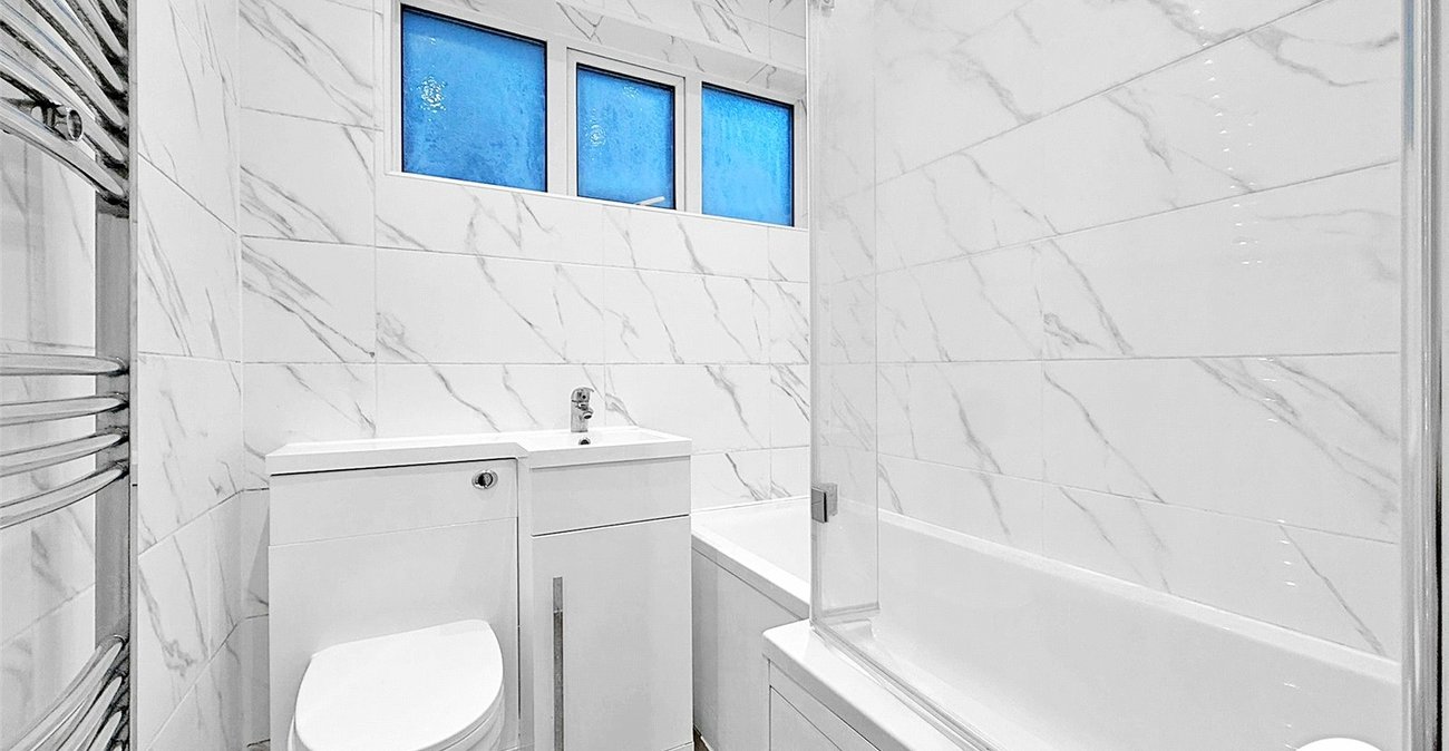 2 bedroom property to rent in London | Robinson Jackson