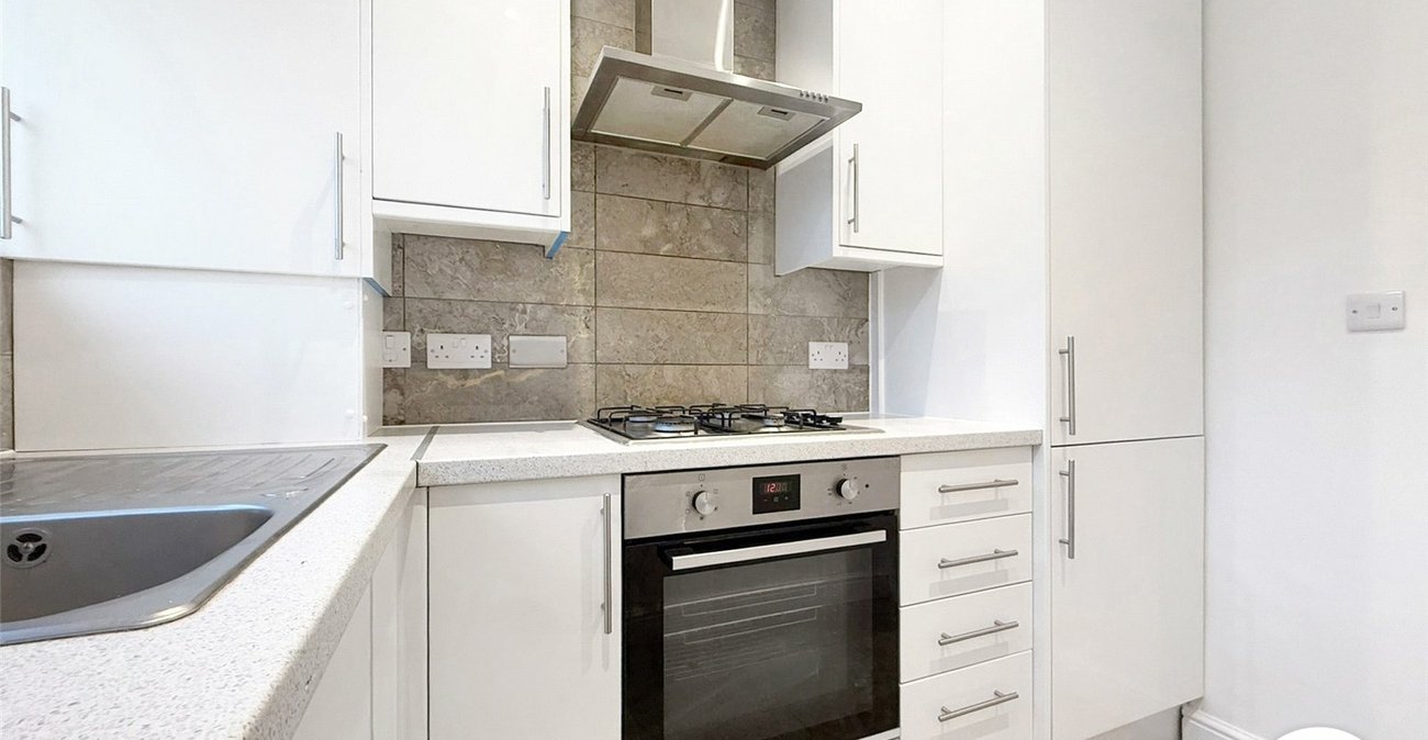 2 bedroom property to rent in London | Robinson Jackson