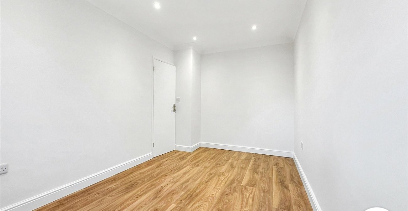 2 bedroom property to rent in London | Robinson Jackson