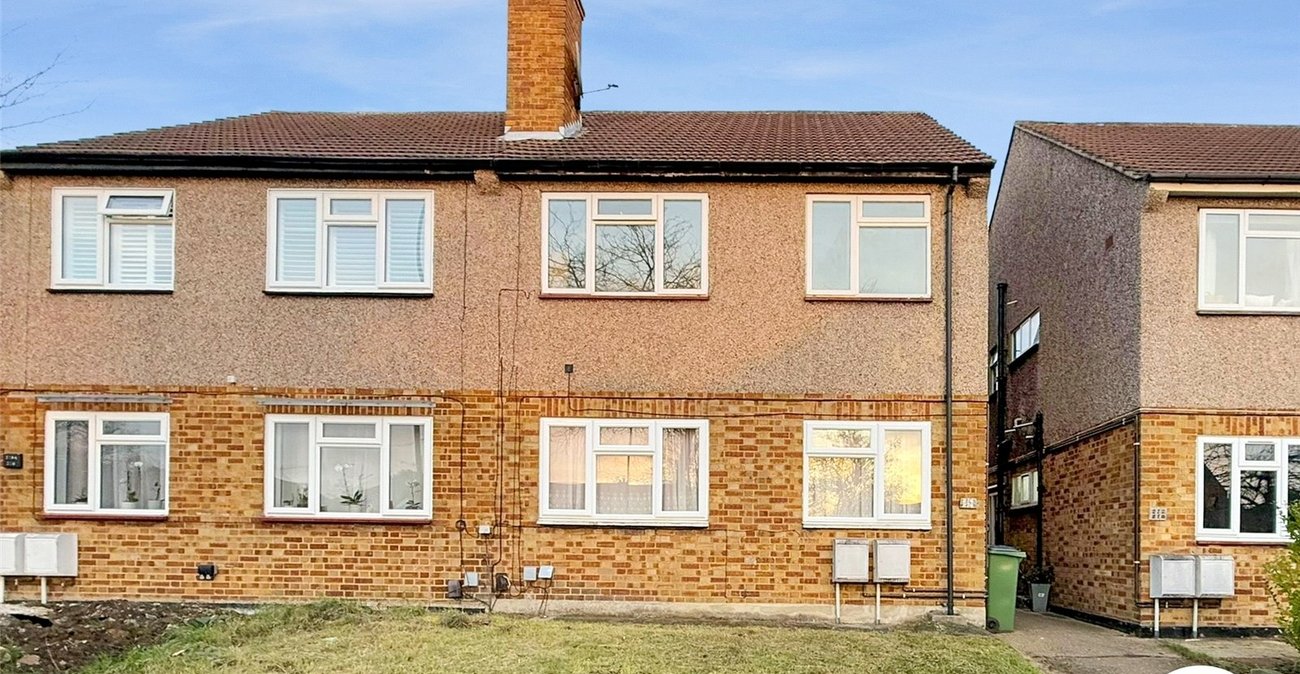 2 bedroom property to rent in London | Robinson Jackson