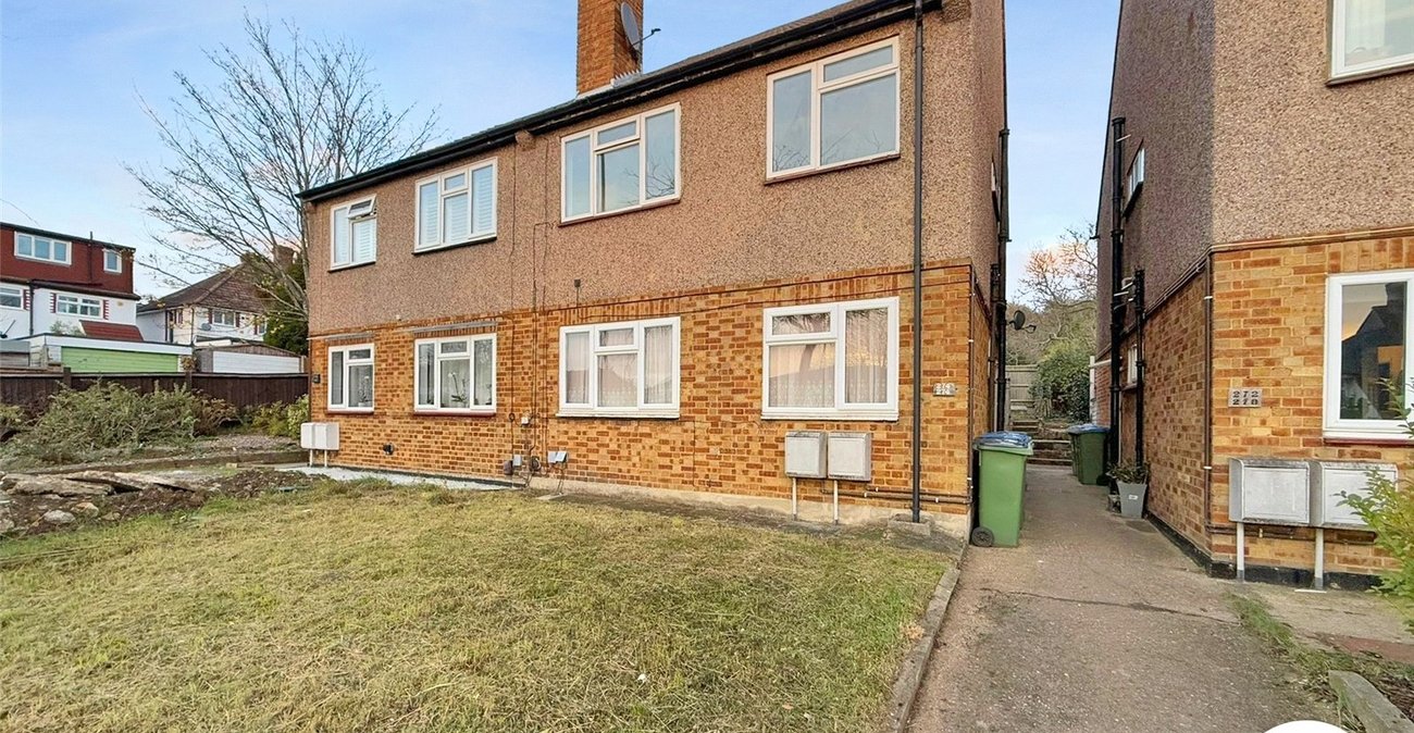 2 bedroom property to rent in London | Robinson Jackson