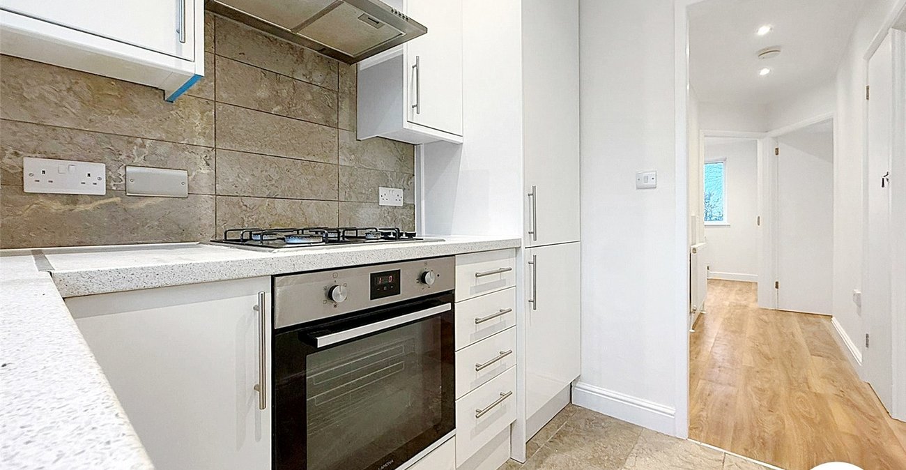 2 bedroom property to rent in London | Robinson Jackson