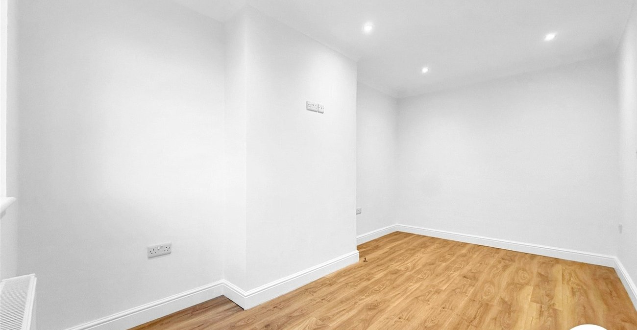 2 bedroom property to rent in London | Robinson Jackson