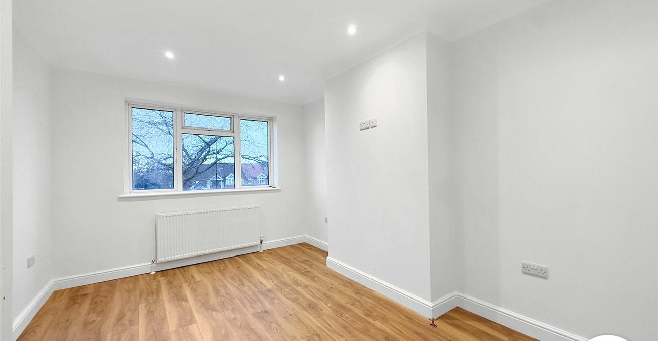 2 bedroom property to rent in London | Robinson Jackson