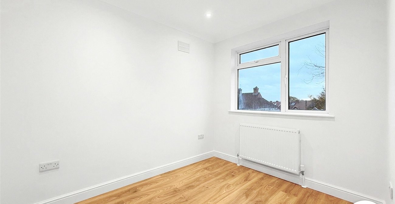 2 bedroom property to rent in London | Robinson Jackson