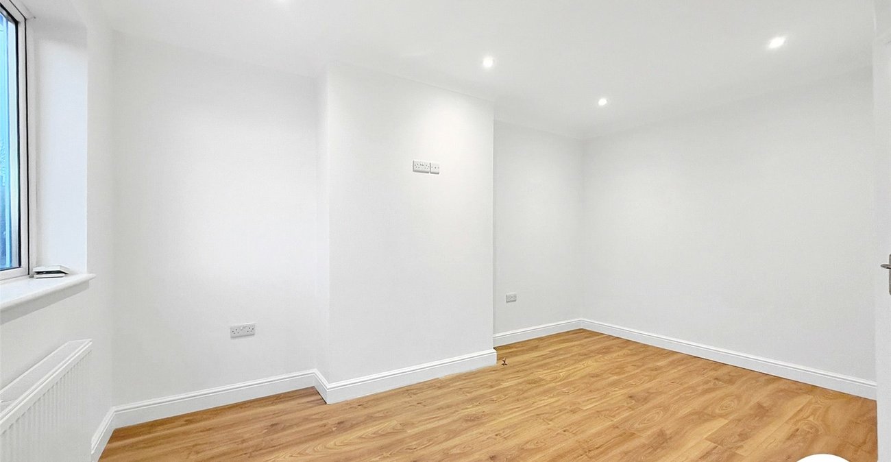 2 bedroom property to rent in London | Robinson Jackson