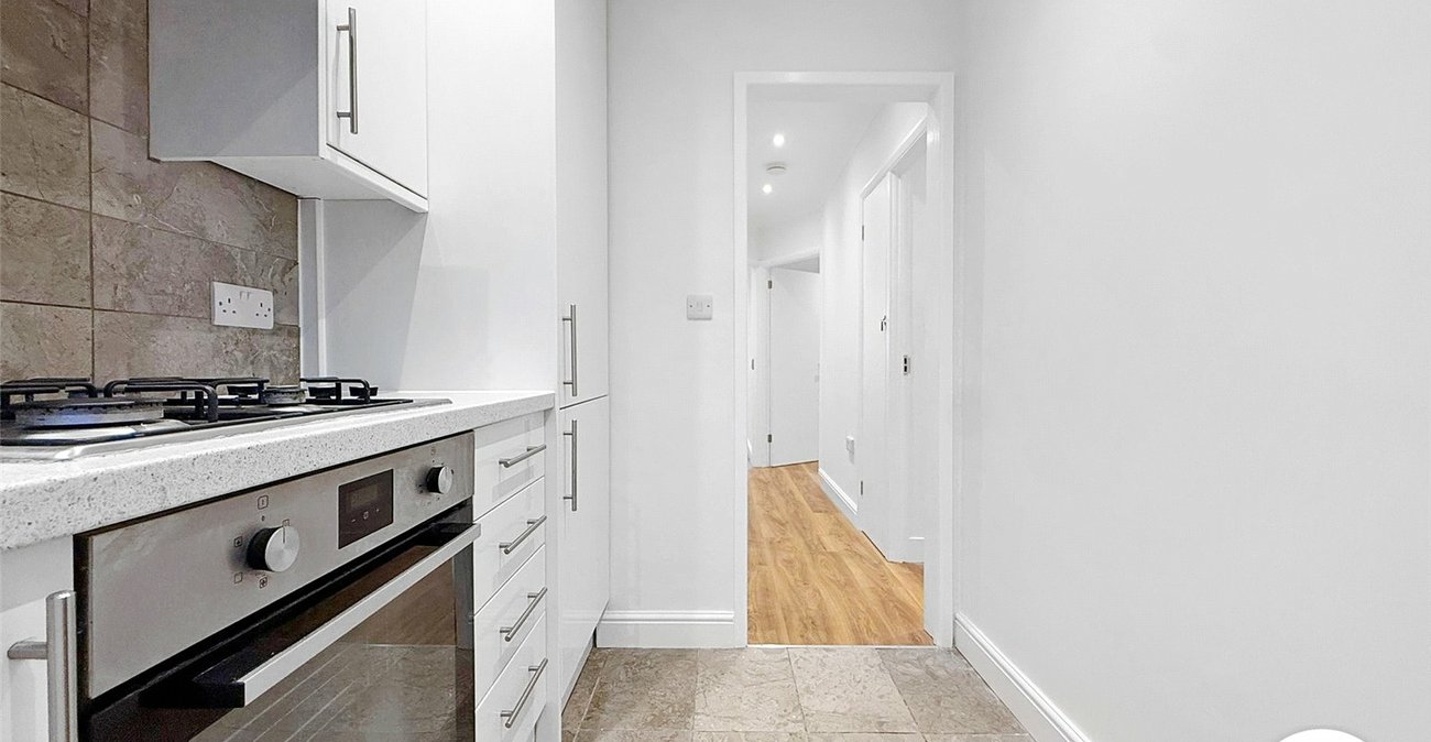 2 bedroom property to rent in London | Robinson Jackson