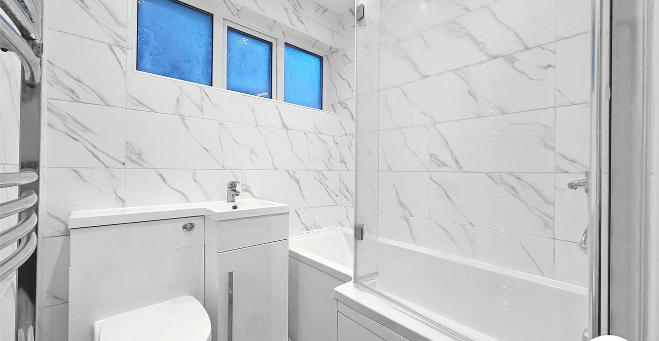 2 bedroom property to rent in London | Robinson Jackson