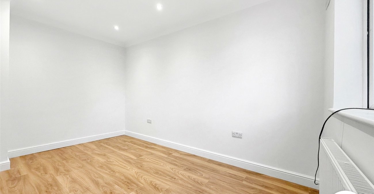 2 bedroom property to rent in London | Robinson Jackson