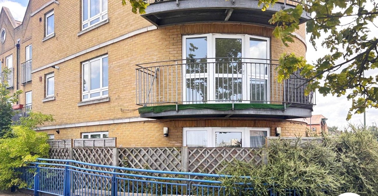 2 bedroom property to rent in Erith | Robinson Jackson