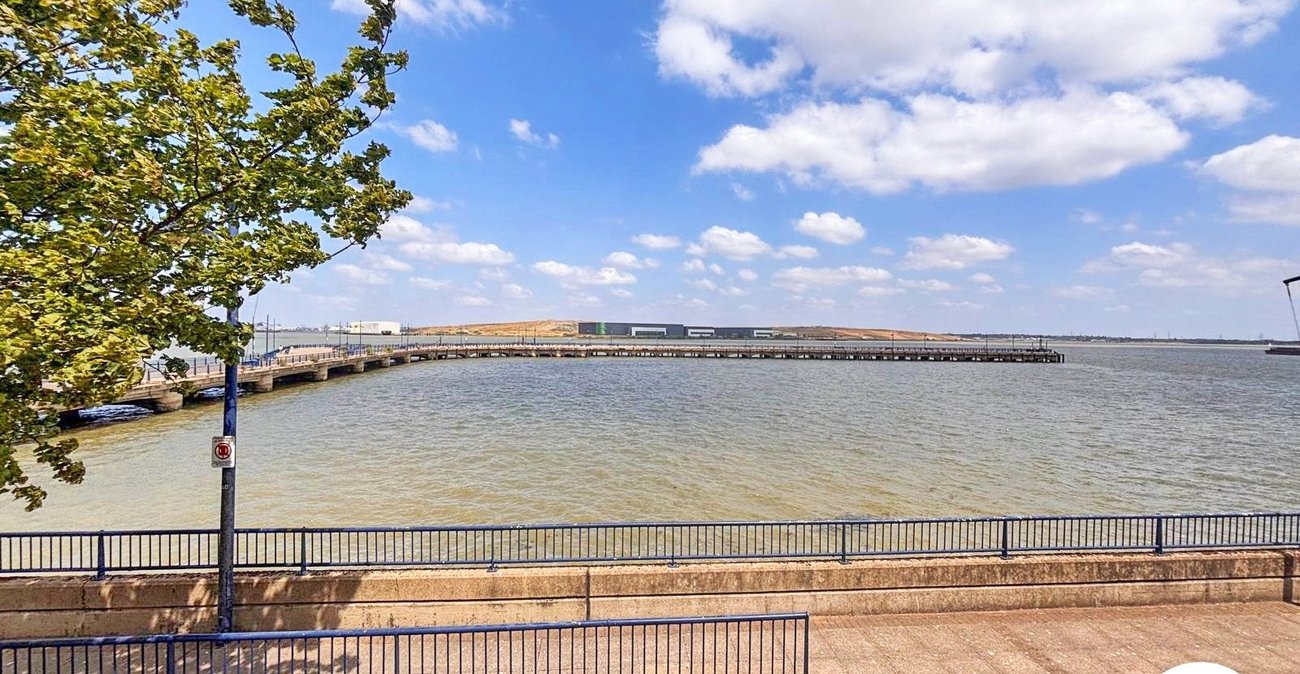 2 bedroom property to rent in Erith | Robinson Jackson