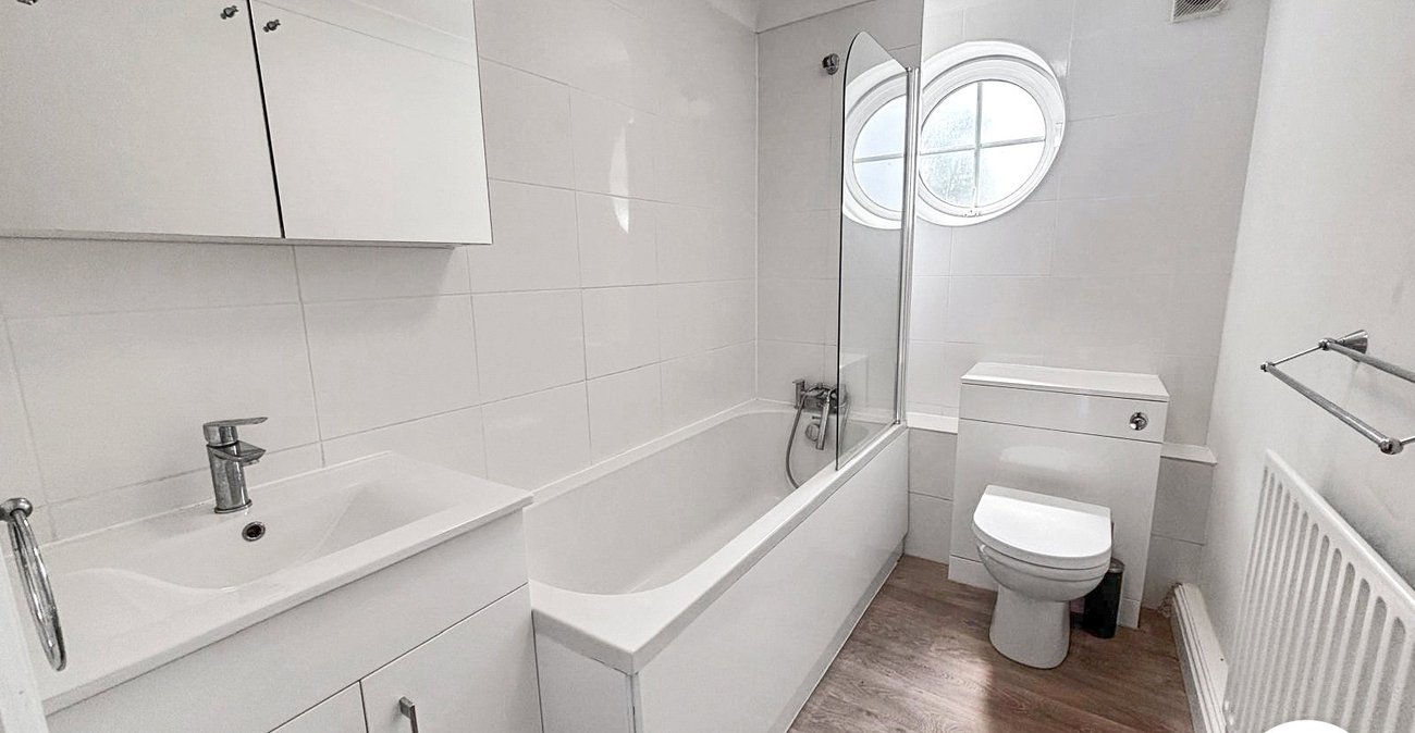 2 bedroom property to rent in Erith | Robinson Jackson