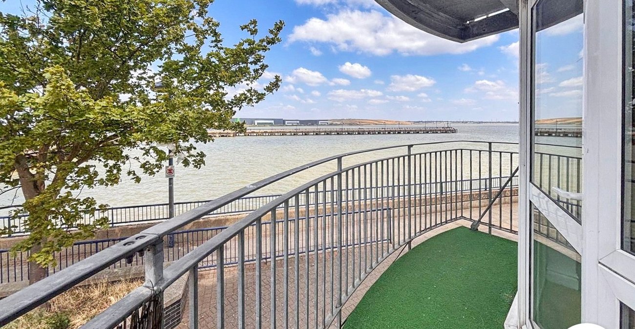 2 bedroom property to rent in Erith | Robinson Jackson