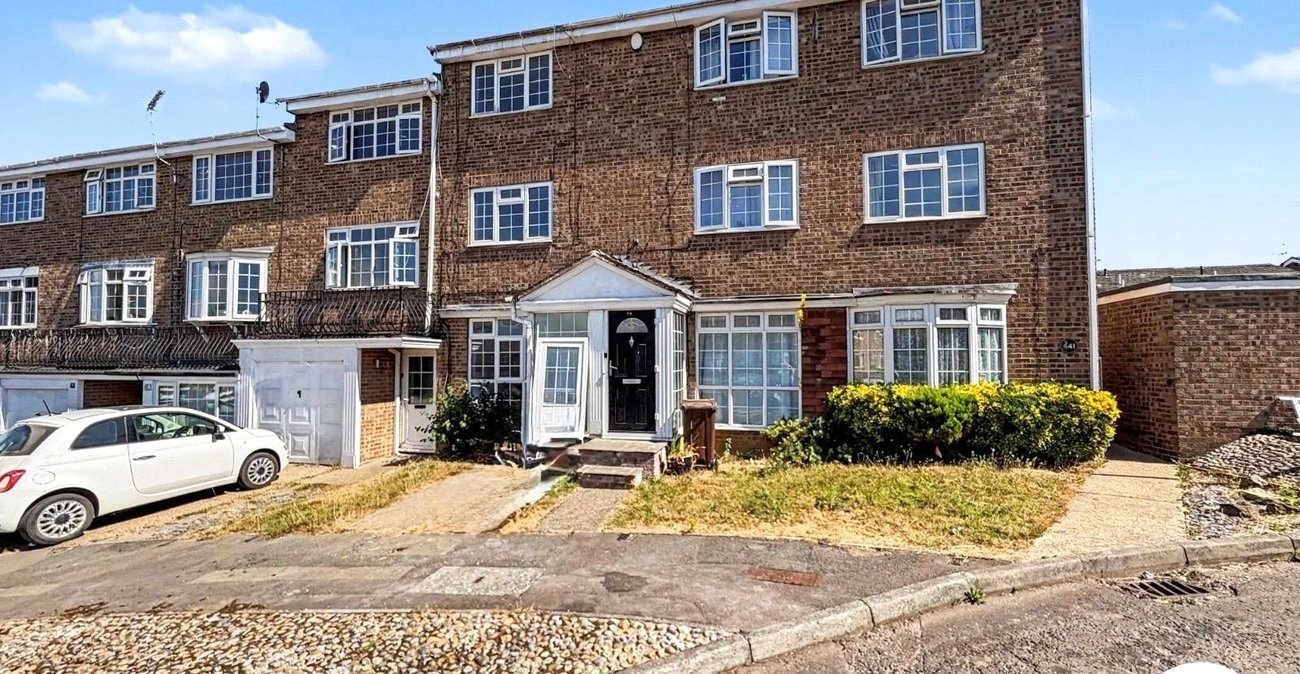 4 bedroom property to rent in Gillingham | Robinson Michael & Jackson