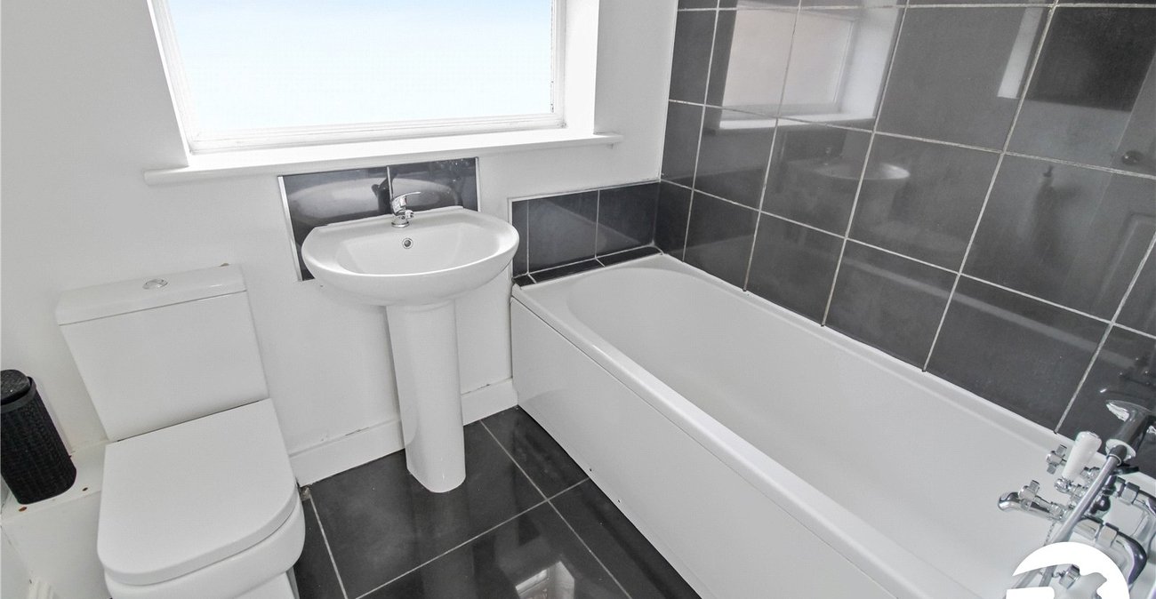 4 bedroom house to rent in Gravesend | Robinson Michael & Jackson