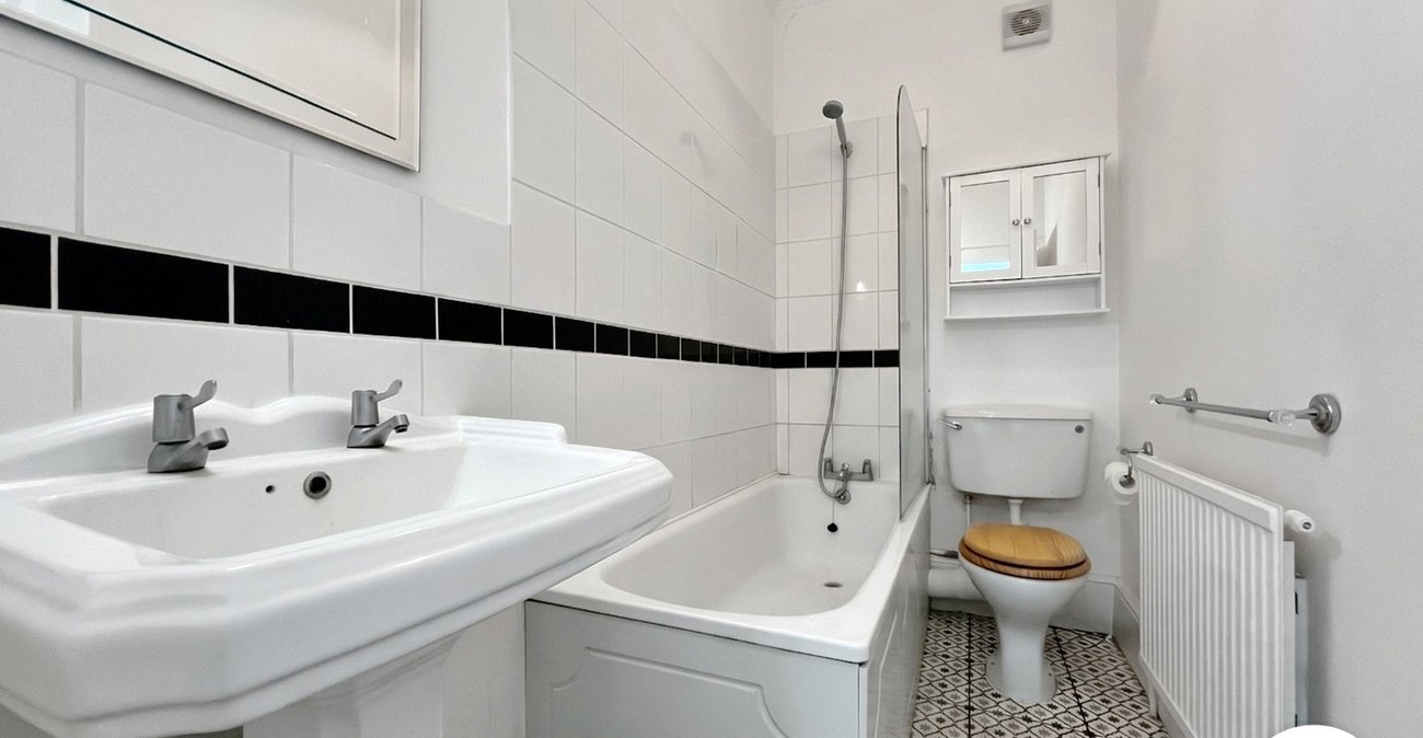 1 bedroom property to rent in Bell Road | Robinson Michael & Jackson