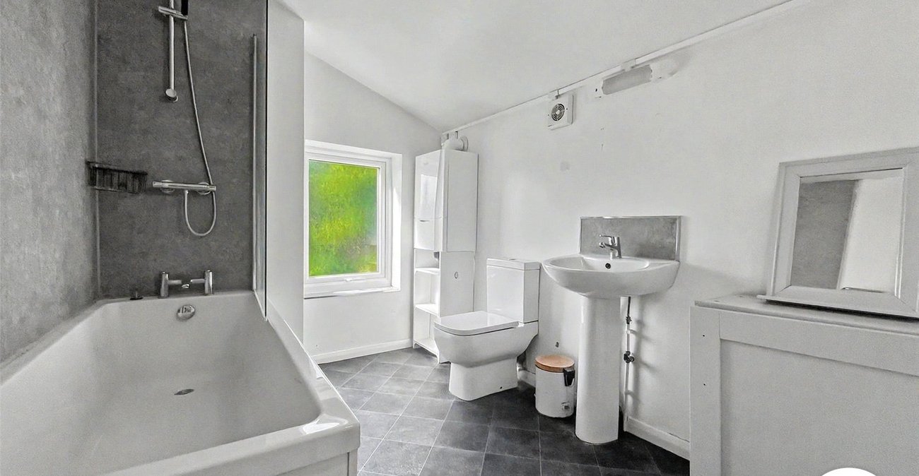 2 bedroom house to rent in Chatham | Robinson Michael & Jackson
