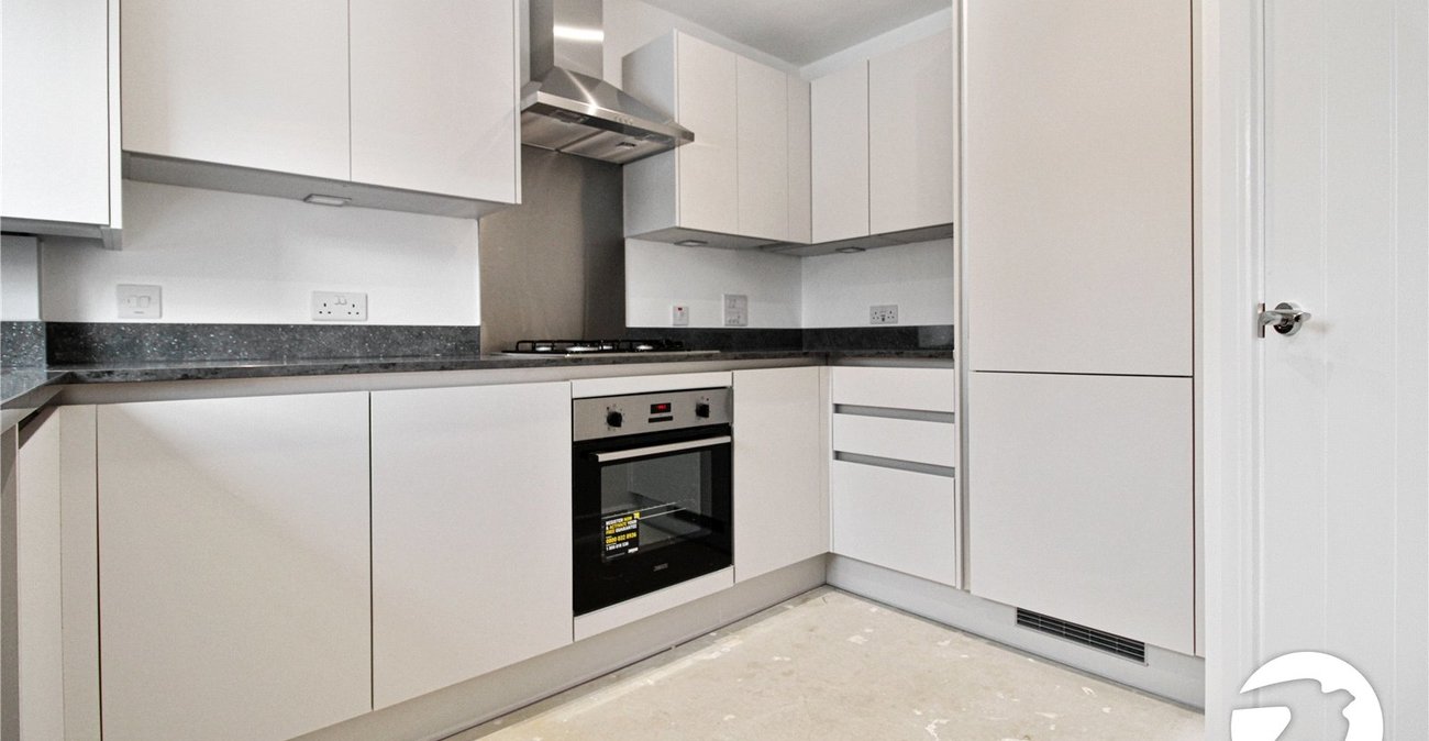 2 bedroom house to rent in Greenhithe | Robinson Michael & Jackson