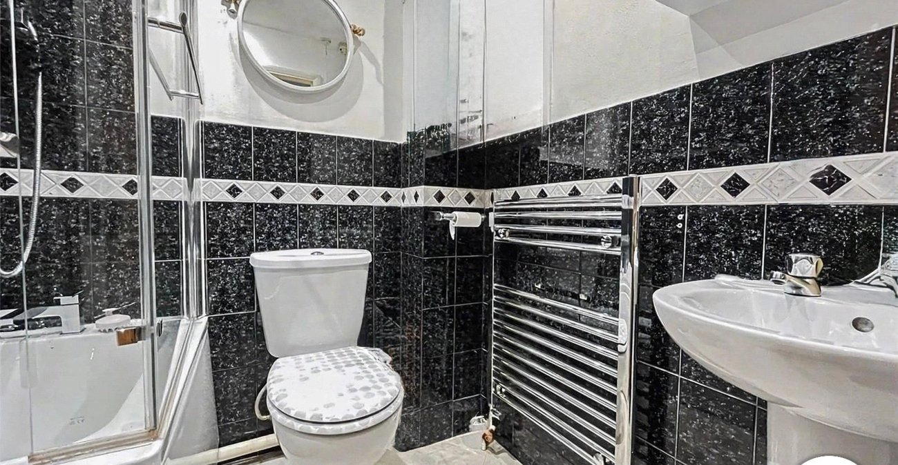 2 bedroom house to rent in Chatham | Robinson Michael & Jackson