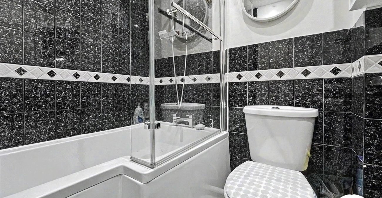 2 bedroom house to rent in Chatham | Robinson Michael & Jackson