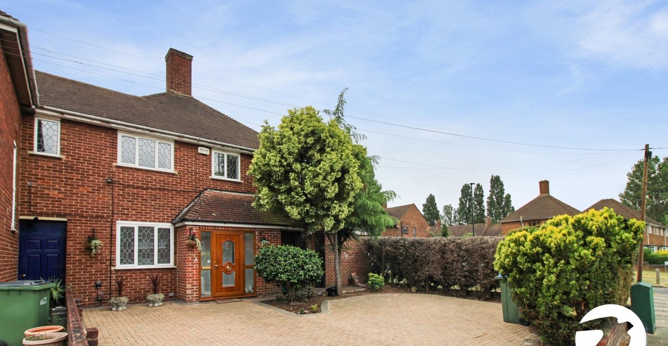 3 bedroom house to rent in London | Robinson Jackson