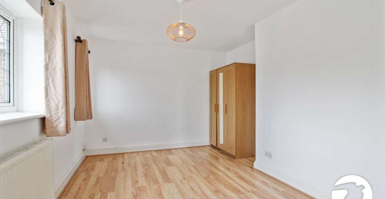 3 bedroom house to rent in London | Robinson Jackson