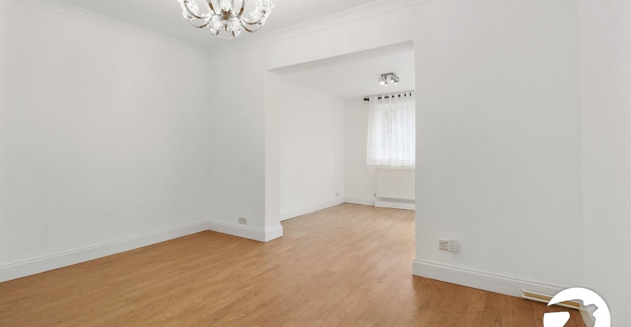 3 bedroom house to rent in London | Robinson Jackson