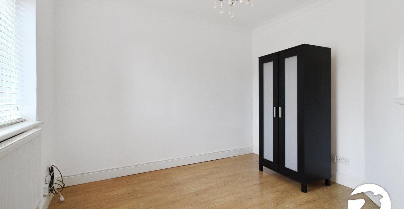 3 bedroom house to rent in London | Robinson Jackson