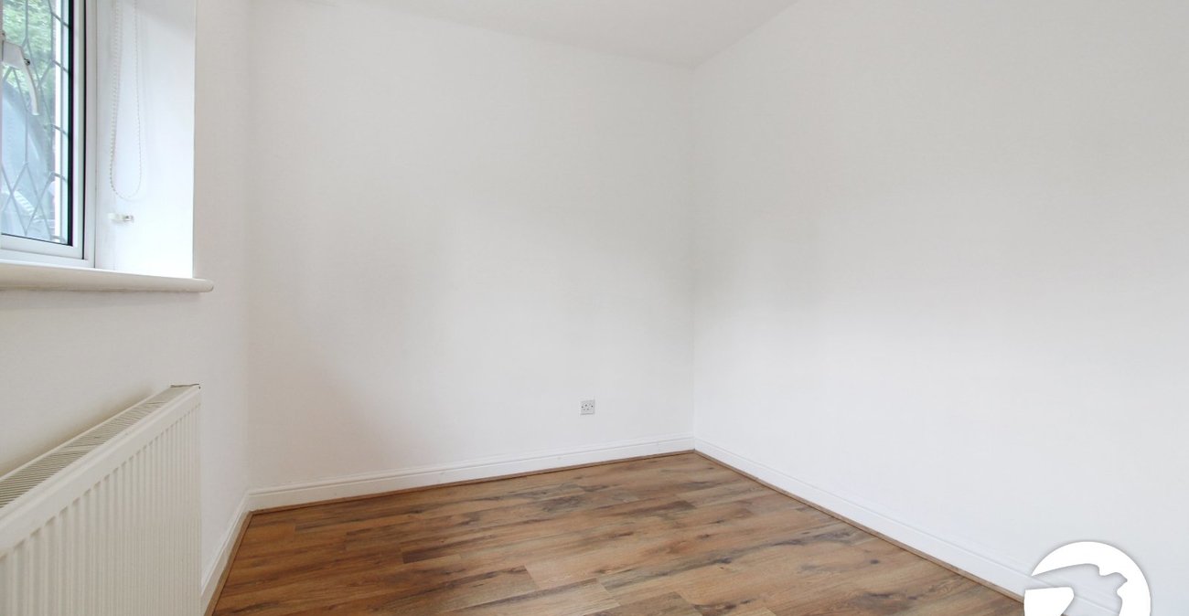 3 bedroom house to rent in London | Robinson Jackson