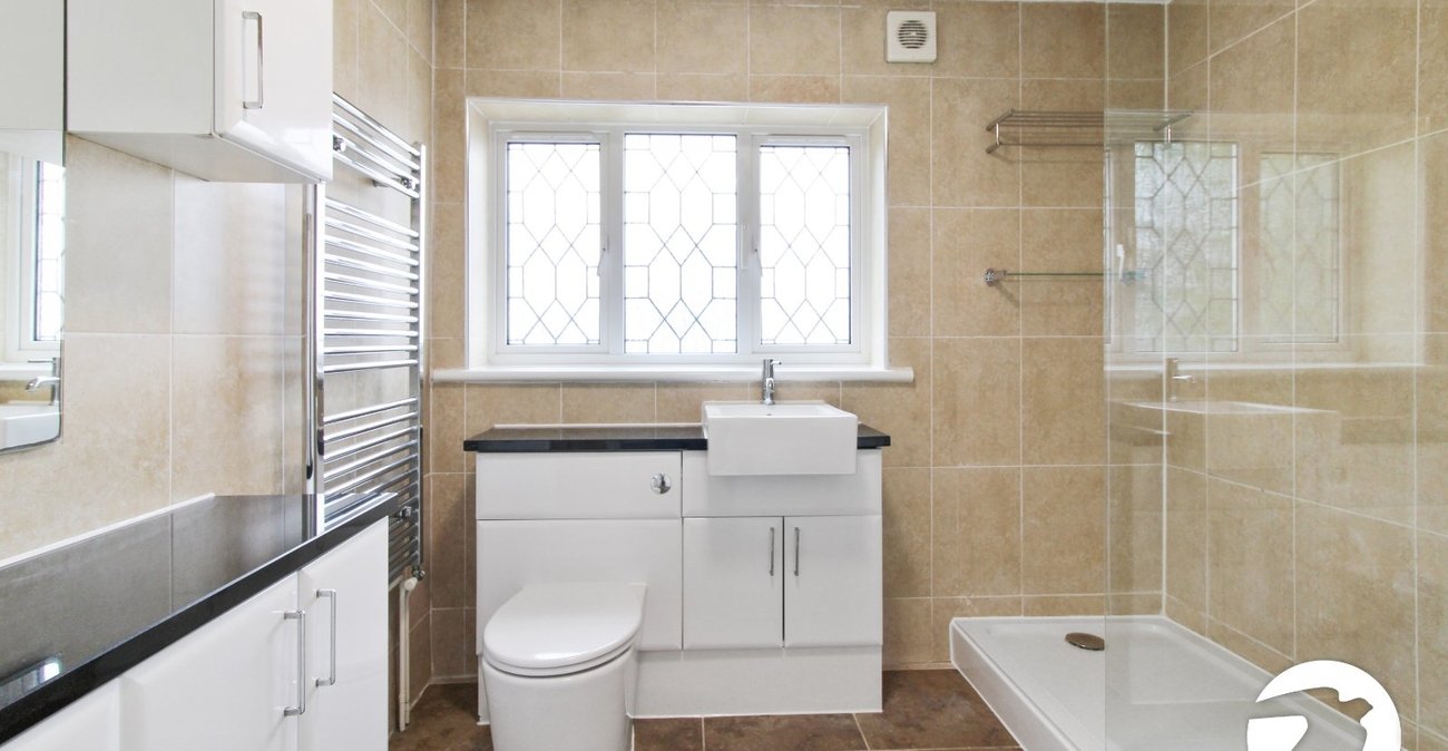 3 bedroom house to rent in London | Robinson Jackson