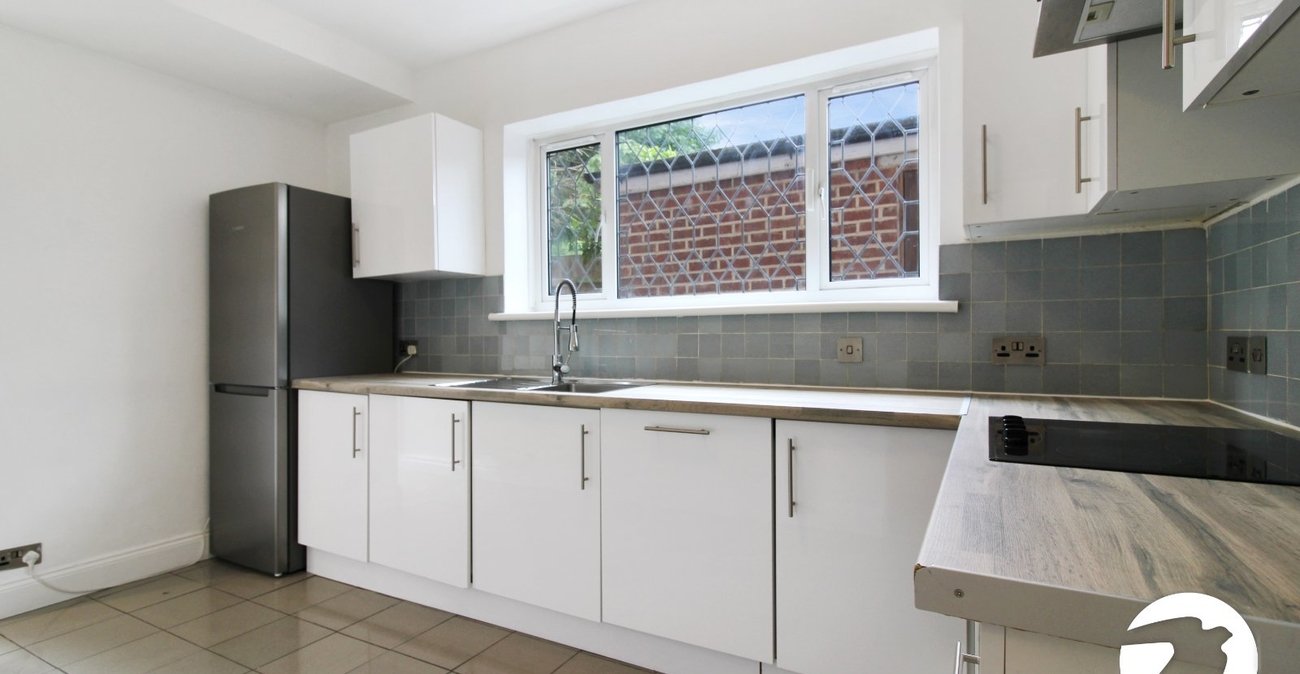 3 bedroom house to rent in London | Robinson Jackson