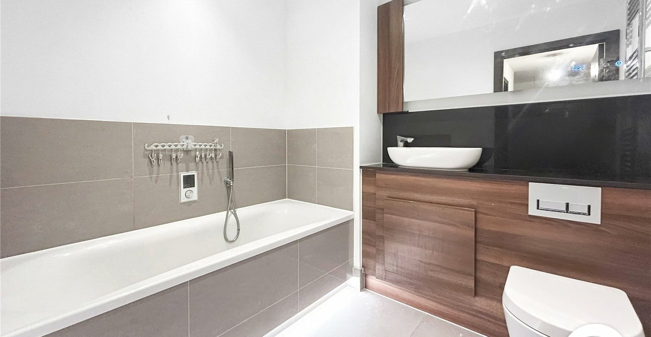 2 bedroom property to rent in Dartford | Robinson Jackson